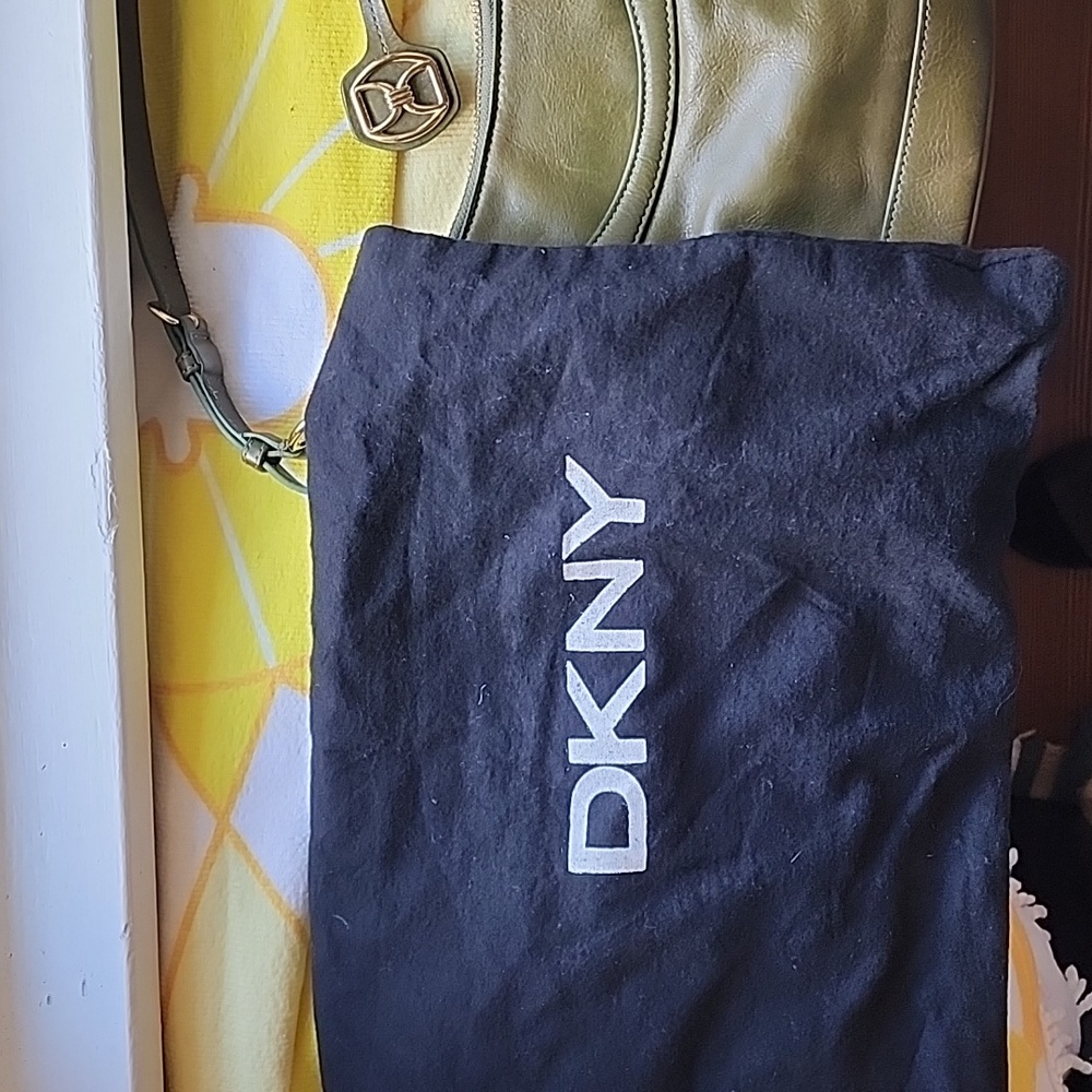 GUC- VTG DKNY Y2K Olive Green Leather Hobo Bag with Dust Bag - Picture 9 of 11